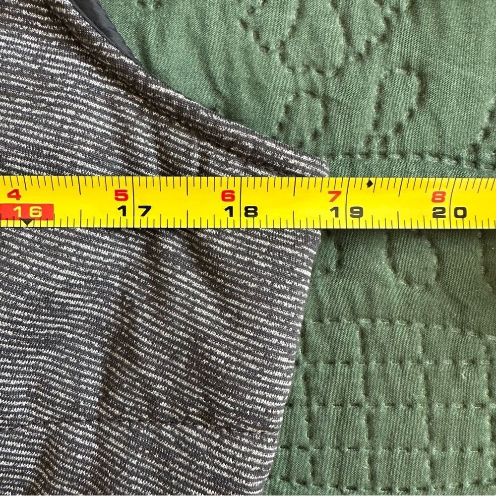 The North Face Heather Gray White Performance Quilted Puffer Vest, NWOT, Size M - Picture 9 of 10